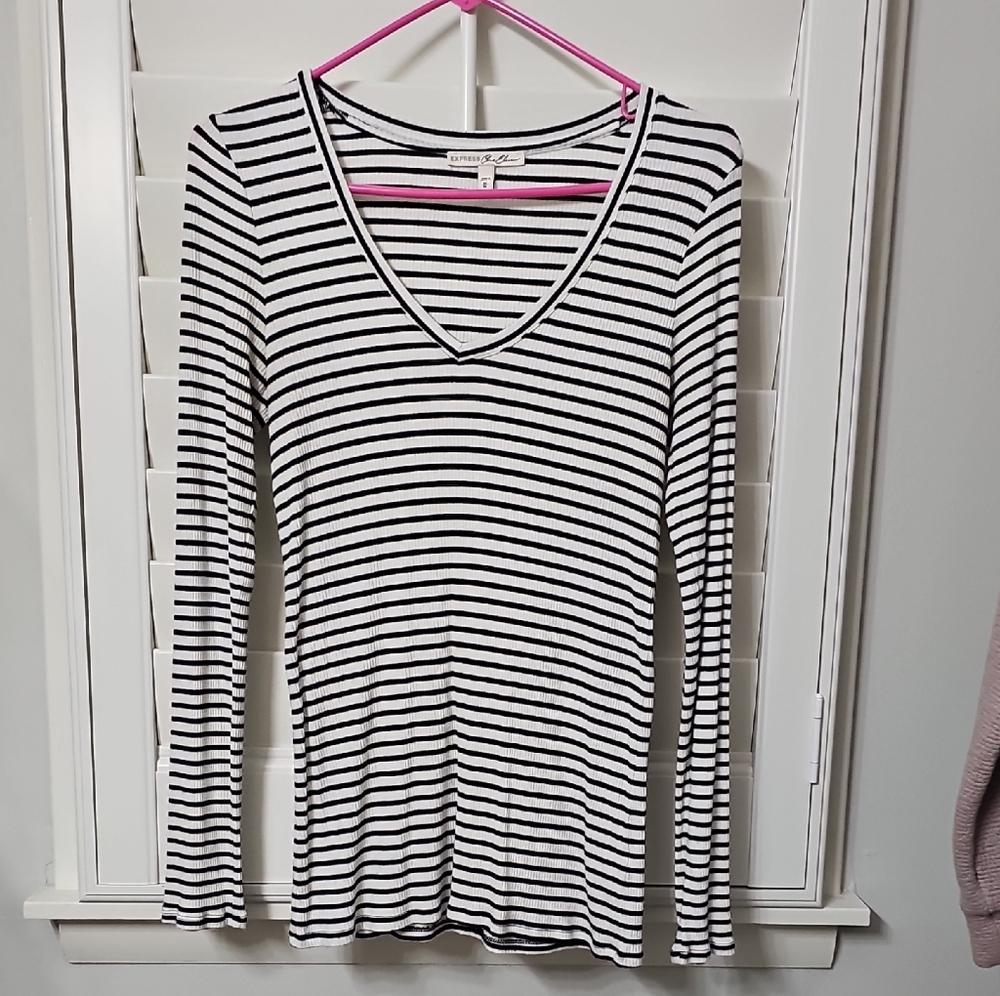 Express Black & White Striped V-Neck Long Sleeve Top